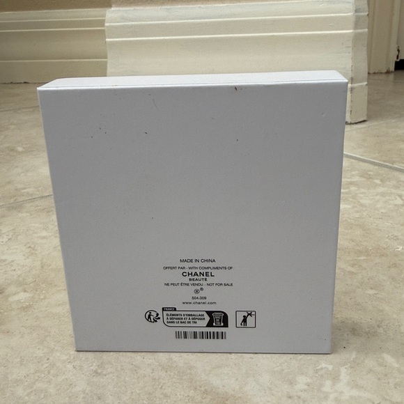 CHANEL LA Collection Lock & Key Set New In Box - Picture 4 of 5